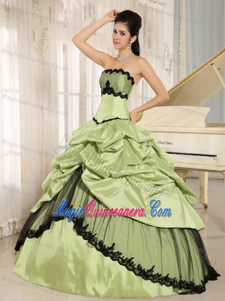 Black and Yellow Green Quinces Dresses Pick ups in Brasilia Brazil