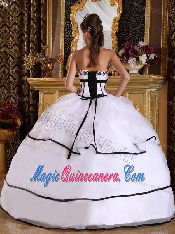 Ball Gown Simple Appliqued White Sweet 15 Dresses Organza