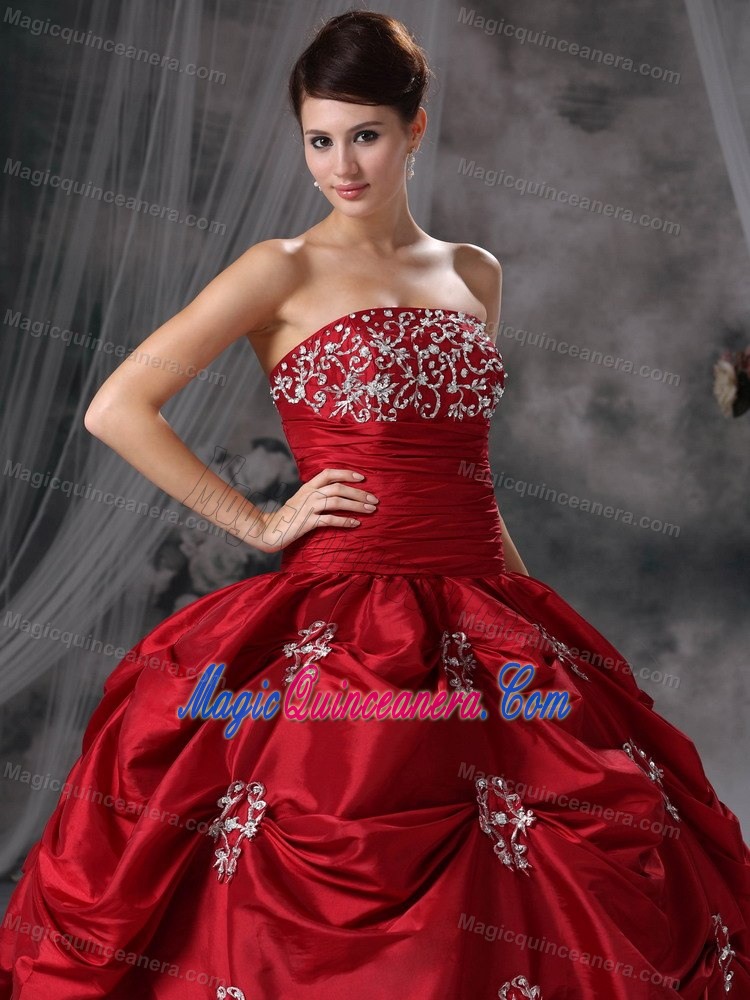 Cheap Pick Ups Red Appliqued Quinceanera Gown about 200