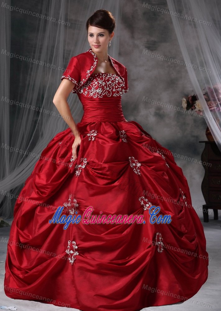 Cheap Pick Ups Red Appliqued Quinceanera Gown about 200