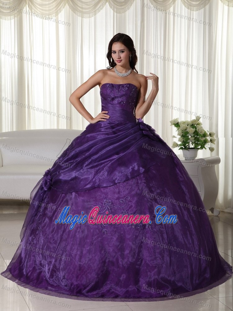 2013 Popular Dark Purple Organza Quinceanera Dresses with Flowers