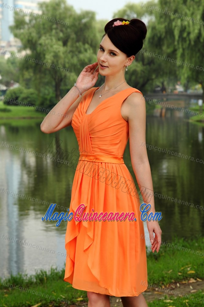 Orange V-neck Chiffon Dama Dress for Quinceaneras of Knee Length