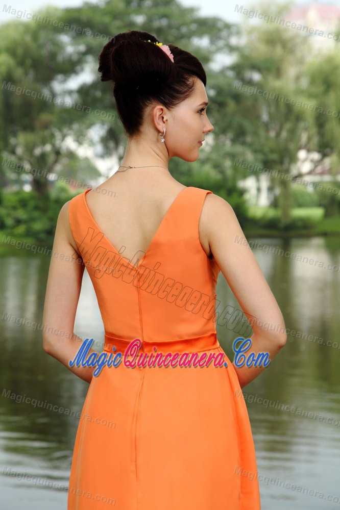 Orange V-neck Chiffon Dama Dress for Quinceaneras of Knee Length