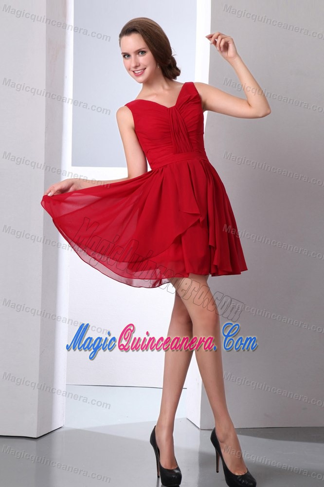 Wine Red V-neck Ruches Chiffon Quince Dama Dresses of Mini Length