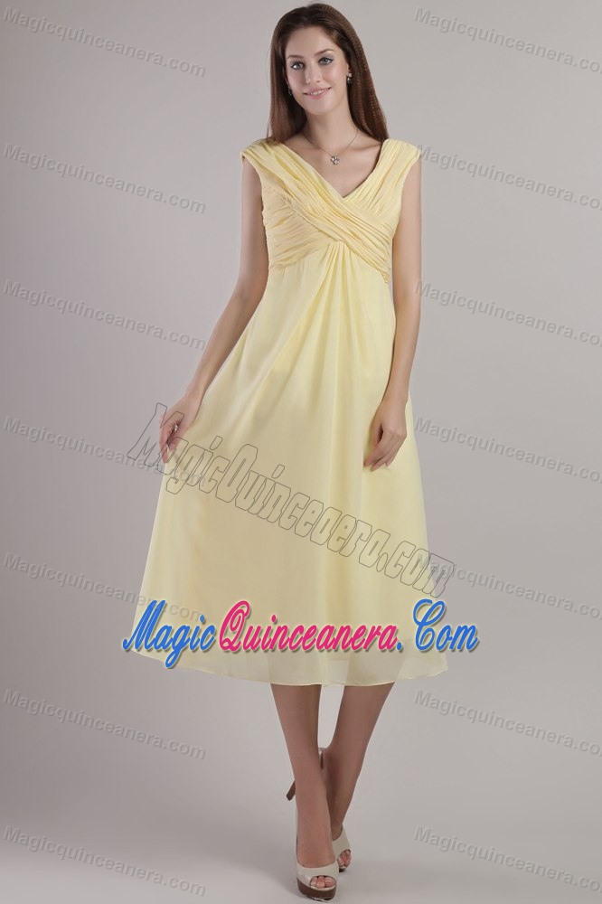 Ruched Light Yellow V-neck Chiffon Tea Length Dresses for Damas