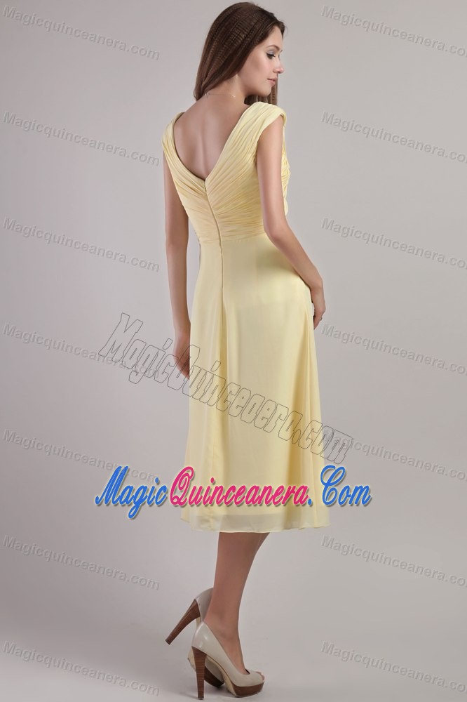 Ruched Light Yellow V-neck Chiffon Tea Length Dresses for Damas