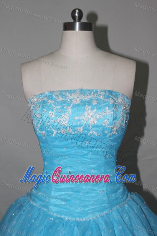 2013 A-line Organza Blue Quinceanera Dress with Appliques