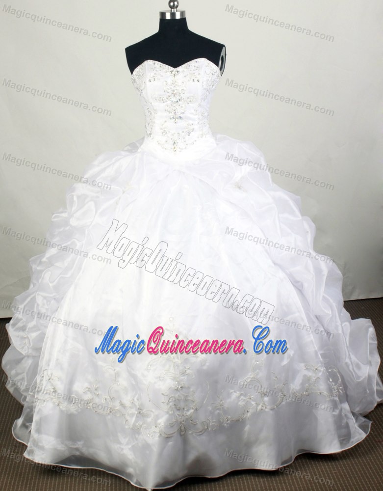 White Sweetheart Organza Beading Brush Train Quinceanera Dresses