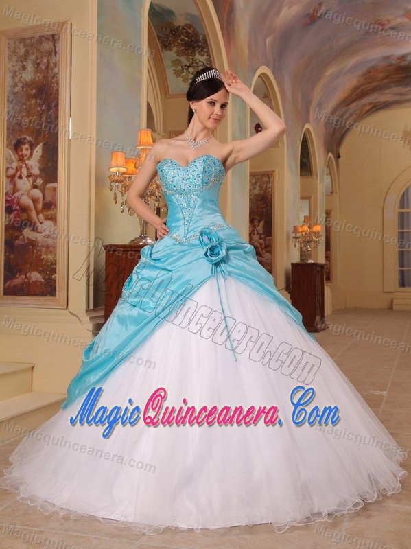 Appliqued A-line Blue and White Quinceanera Gowns with Flowers
