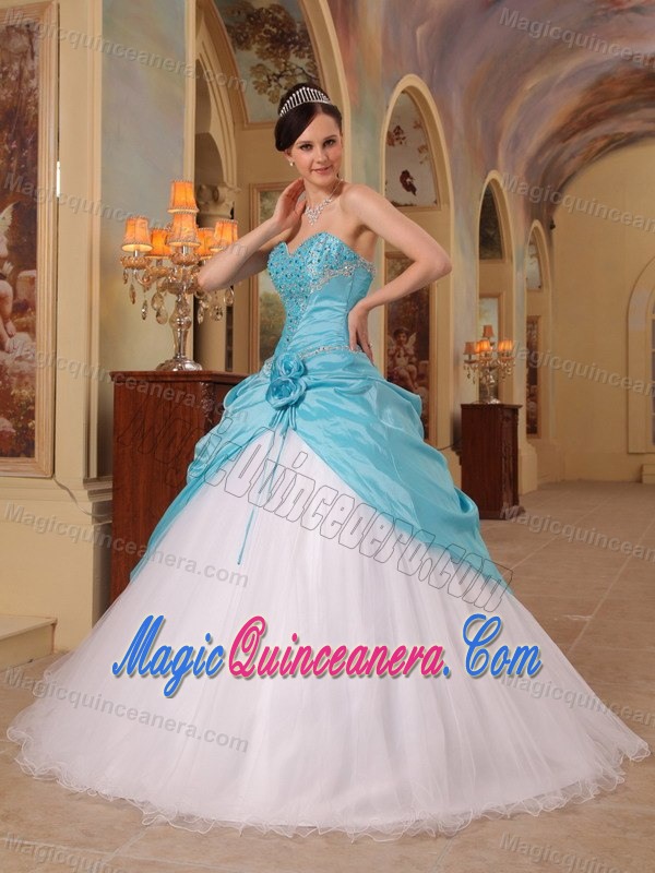Appliqued A-line Blue and White Quinceanera Gowns with Flowers