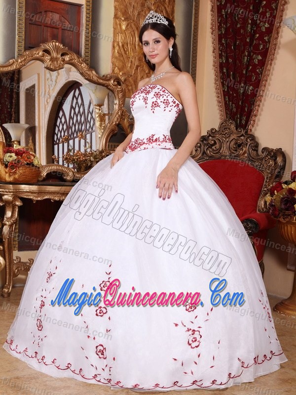 White Floor Length Organza Dresses for 15 with Red Embroidery