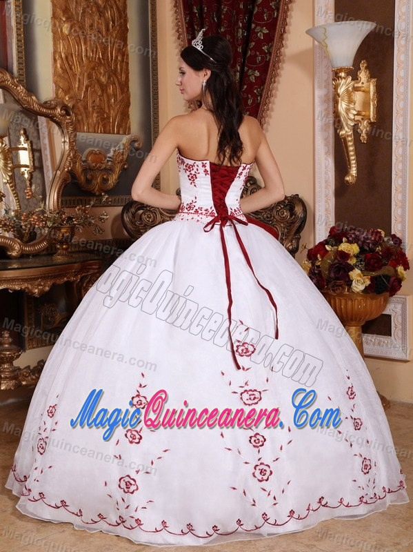 White Floor Length Organza Dresses for 15 with Red Embroidery