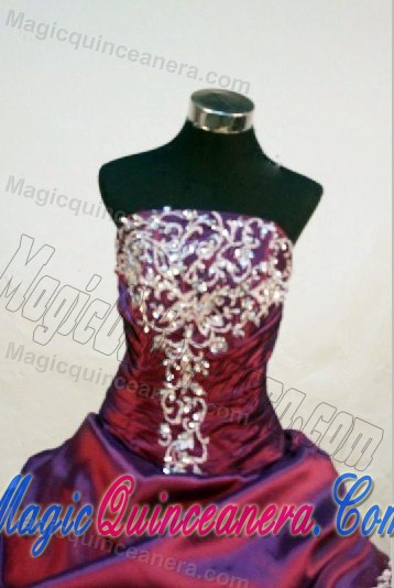 Burgundy Strapless Quinceanera Dresses with Appliques and Beading
