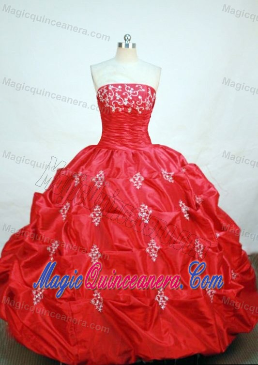 Ruched Strapless Appliques Pick-up Red Taffeta Quinceanera Dress
