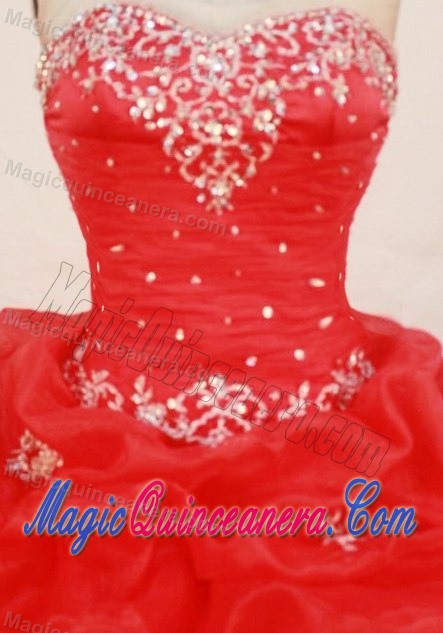2013 Red Sweetheart Quinceanera Dresses with Appliques and Beading