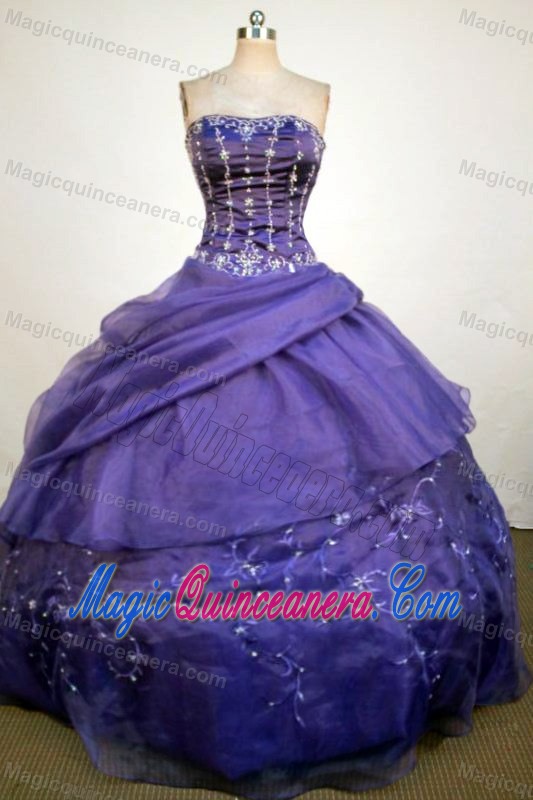 Purple Quinceanera Dresses with Beading and Appliques in Nueva Gerona