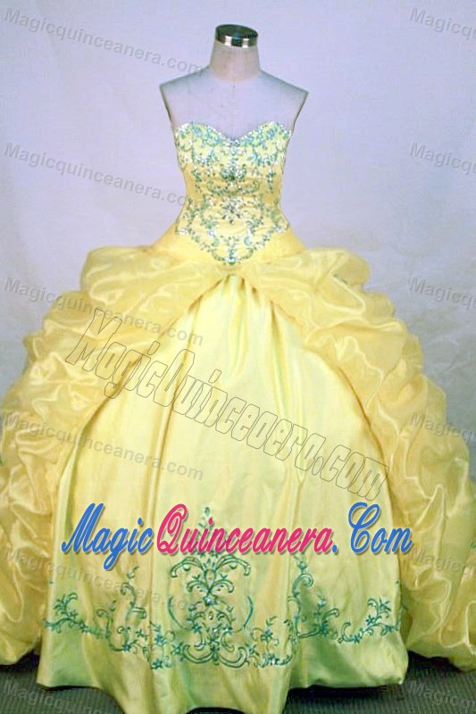 Appliques and Beading Sweetheart Quinceanera Dresses with Pick-ups