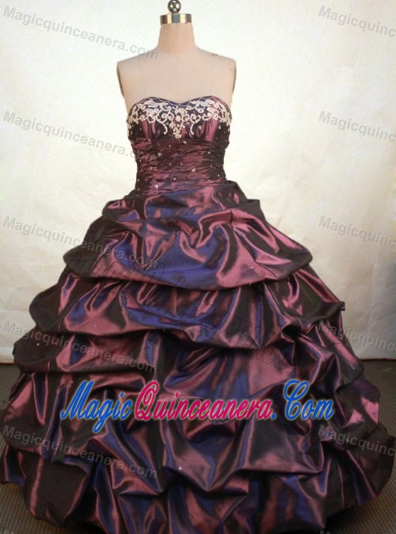 Ruching Sweetheart Taffeta Embroidery Quinceanera Dress in Burgundy