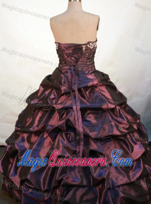 Ruching Sweetheart Taffeta Embroidery Quinceanera Dress in Burgundy