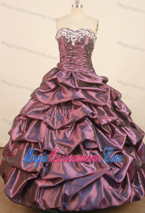 Dark Purple Sweetheart Taffeta Quinceanera Gown Dresses with Embroidery