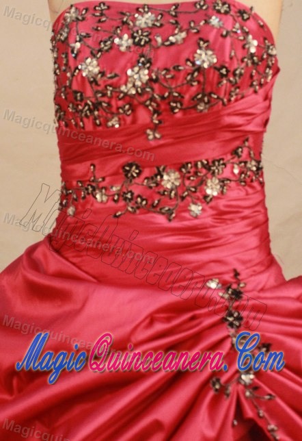 2013 A-line Red Strapless Embroidery Taffeta Quinceanera Gown Dresses