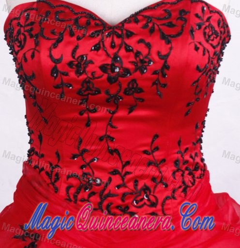 Discount Red Sweetheart Organza Quinceanera Dresses with Embroidery