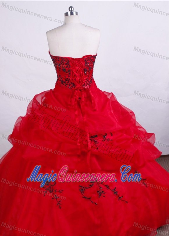 Discount Red Sweetheart Organza Quinceanera Dresses with Embroidery