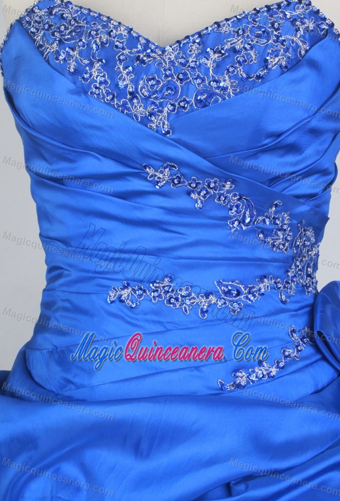 Royal Blue Sweetheart Quinceanera Dress with Ruching and Applique