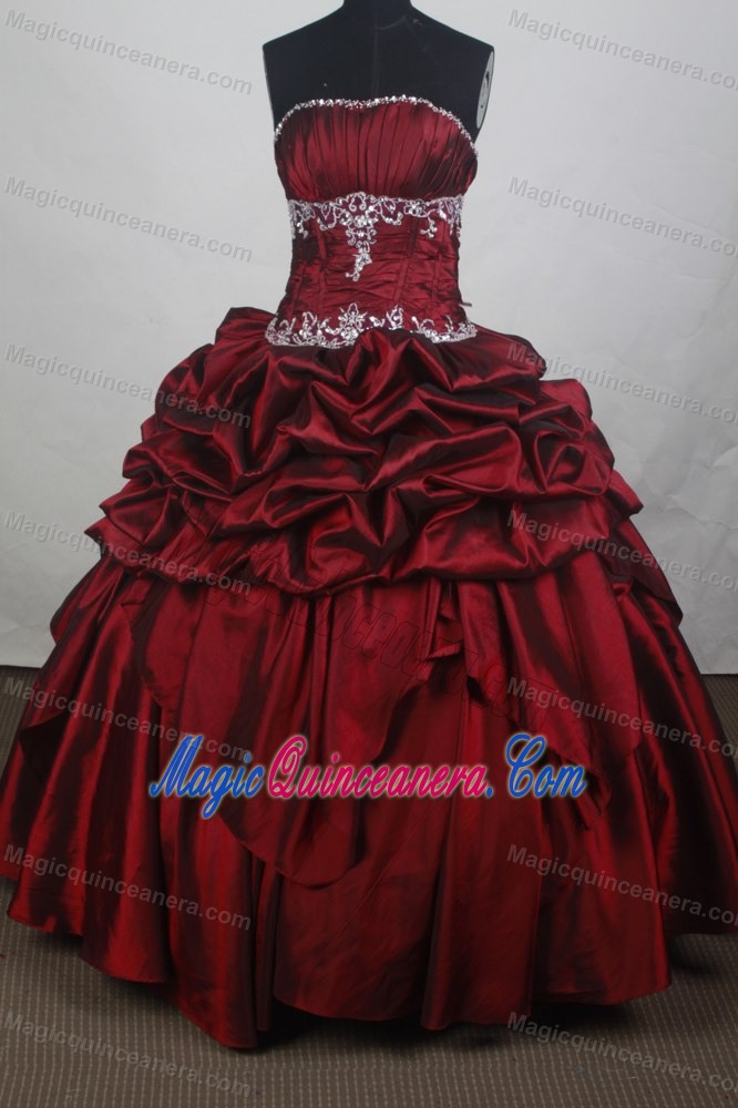 Wine Red Ruffles Quinceanera Gown Dresses with White Appliques