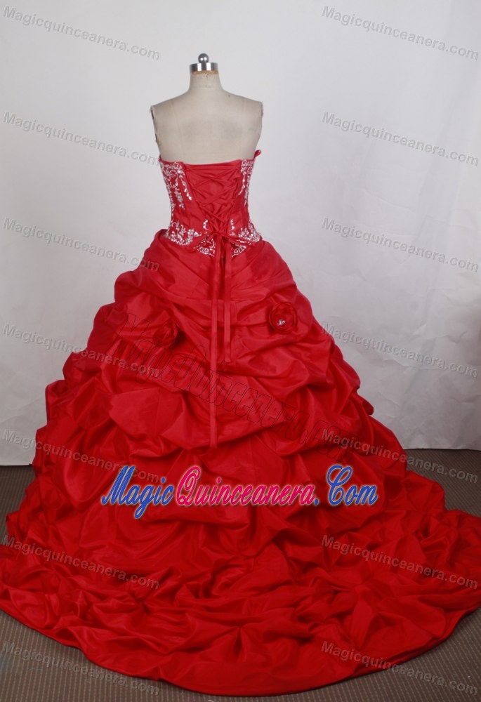 White Appliques and Handle Flowers for Red Sweet Sixteen Dresses