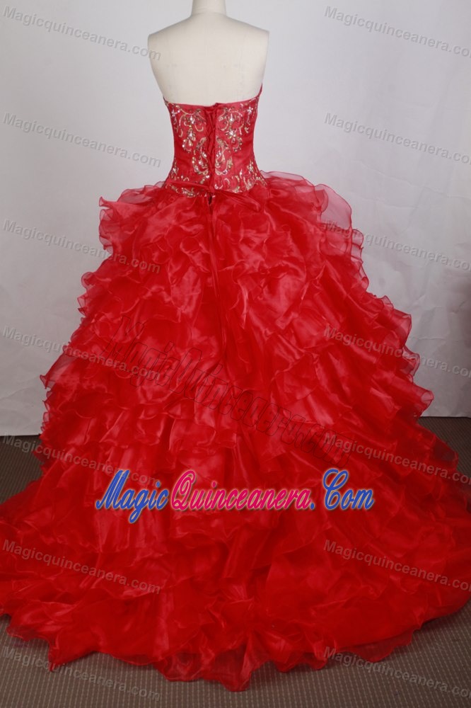 Red Sweet Sixteen Dresses with Beading Appliques and Full Tucks