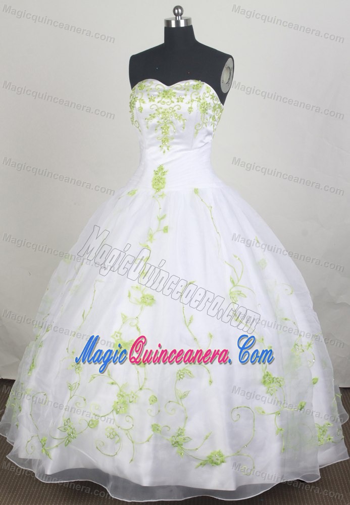 Spring Green Appliques Ball Gown Sweet Sixteen Dresses in White