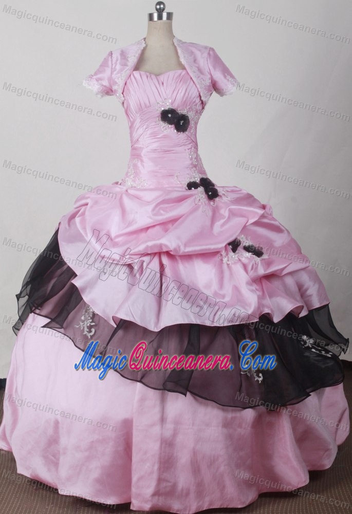 Pink Sweet Sixteen Dresses Decorated Black Flowers and Ruffles