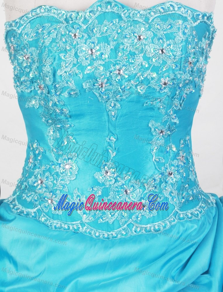 Romantic 2013 Teal Bubbled Quinceanera Dress with Lace Trim