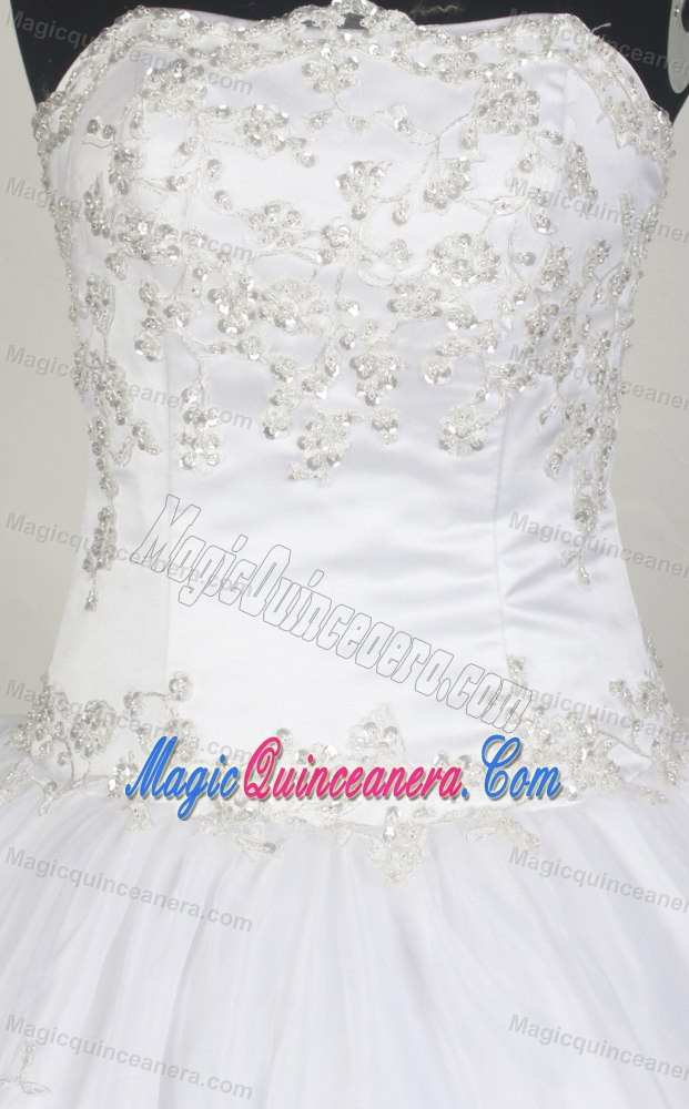 Modest 2014 White Sweet 16 Dress with Exquisite Appliques