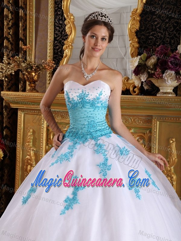 Blue Appliques Accent Sweetheart White Sweet 15 Dresses Organza