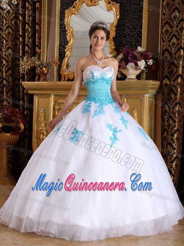 Blue Appliques Accent Sweetheart White Sweet 15 Dresses Organza