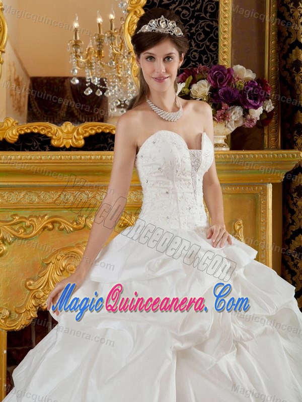 Mexico City Beaded White Taffeta Quinceanera Dresses with Pick ups