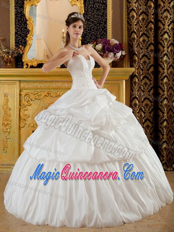 Mexico City Beaded White Taffeta Quinceanera Dresses with Pick ups