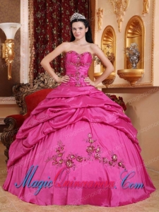 Ball Gown Gorgeous Sweetheart Taffeta Quinceanera Dress with Appliques
