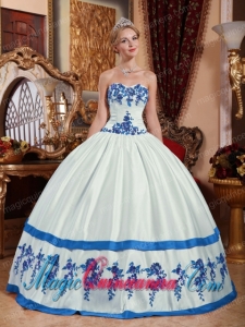 Appliques Fashion White and Blue Sweetheart Floor-length Taffeta Quinceanera Dress