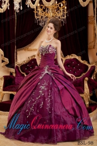 Vintage Burgundy Ball Gown Sweetheart Taffeta and Tulle Appliques Quinceanera Dress
