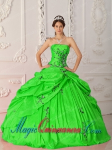Green Ball Gown Strapless Vintage Taffeta Quinceanera Gowns with Appliques