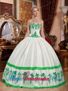 Sweetheart Vintage Taffeta Appliques Quinceanera Gowns in White and Green