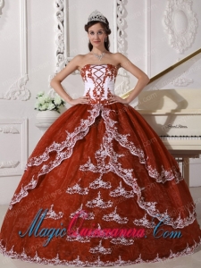Vintage Red and White Ball Gown Strapless Organza Sweet 15 Dresses with Appliques