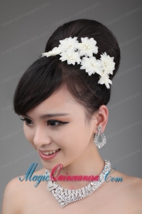 Alloy and Rhinestone Necklace and Pearl Head Flower