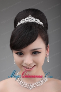 Fashionable and Artistic Alloy and Pearl Necklace and Tiara