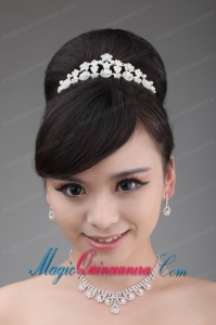 Lovely and Elegant Pearl Necklace and Crown