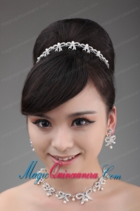 Unique and Gorgeous Tiara and Necklace in Pearl and Alloy