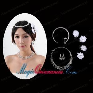 Fashionable Bracelet with Crystal Necklace and Earing Jewelry Set